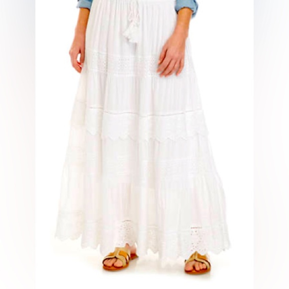 Cupio Woman’s White Eyelet Tiered Skirt NWT